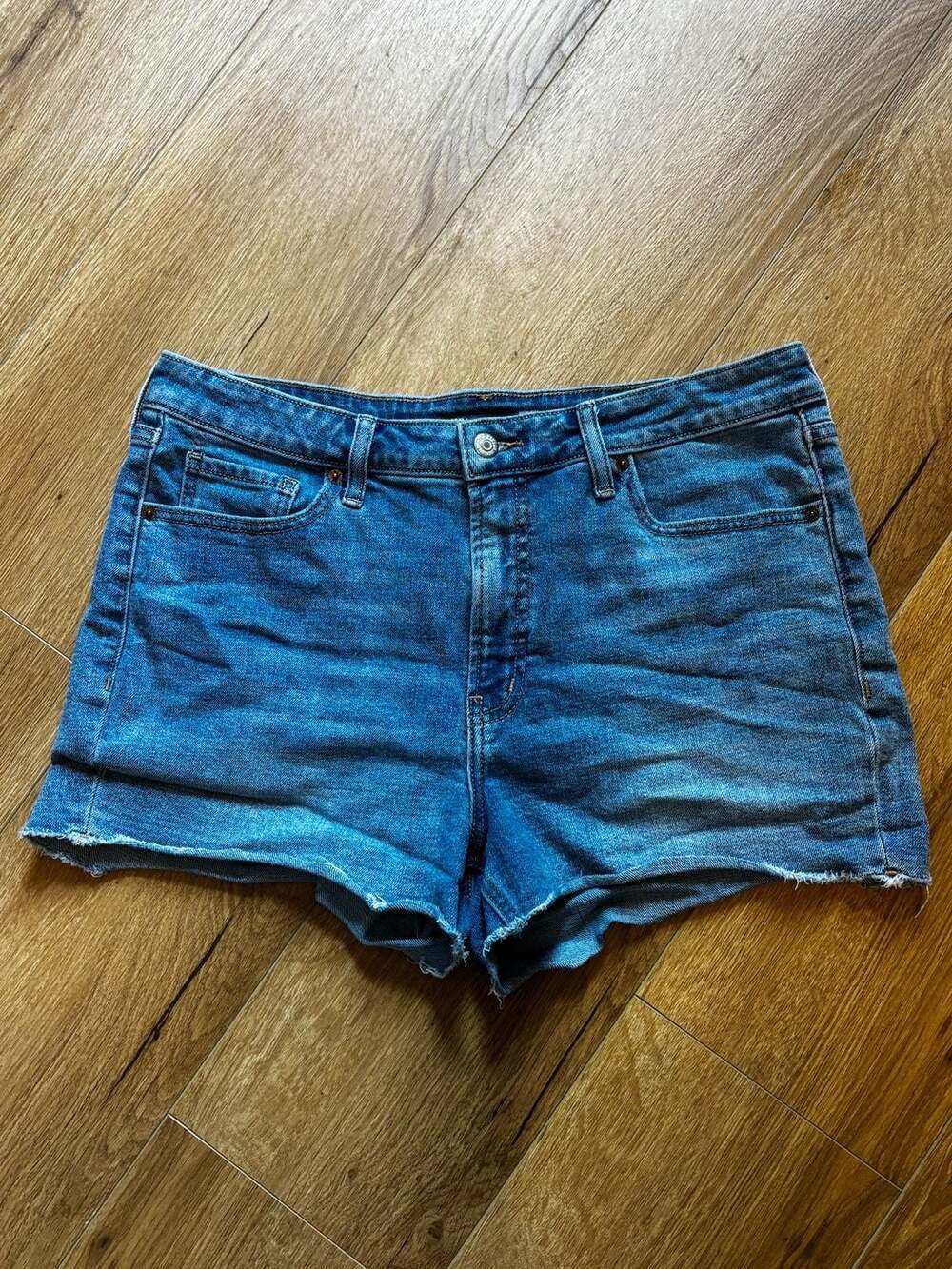 Old Navy High-Rise OG Straight Secret-Smooth Pockets Denim Shorts Size 14